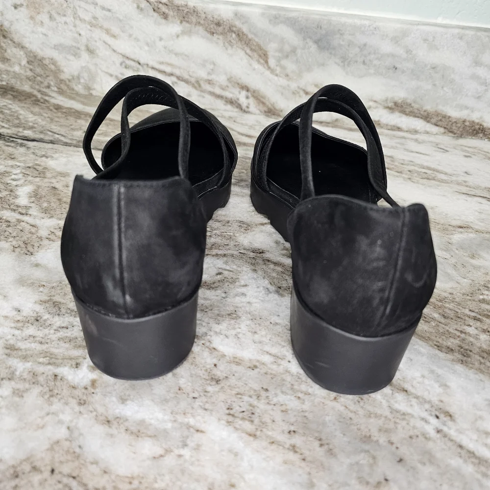 Cooper Tumbled Nubuck Wedge Size 7.5